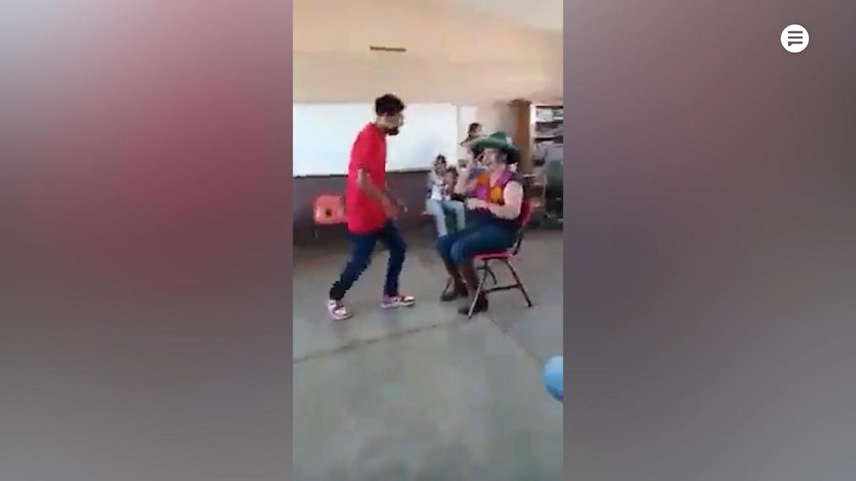 La profesora que perrea con sus alumnos