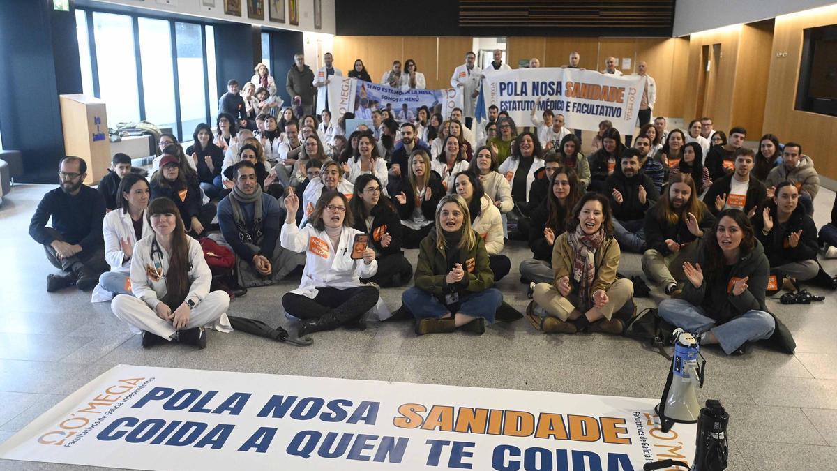 Tercera jornada de huelga de médicos en el Hospital Álvaro Cunqueiro de Vigo / Pablo Hernández Gamarra