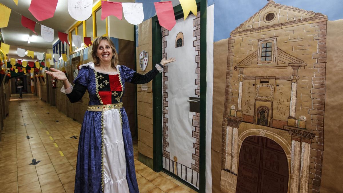 Los pasillos decorados en el colegio Francisco Pizarro.