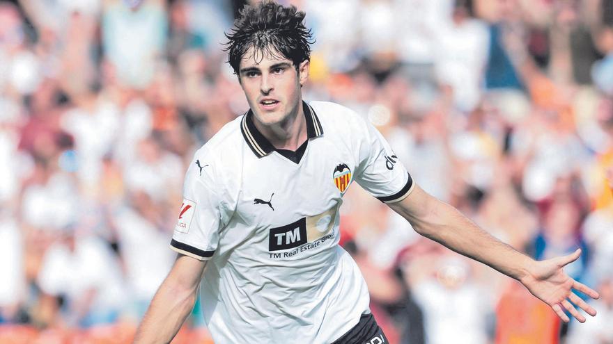Javi Guerra es uno de los valores jóvenes de la plantilla del Valencia