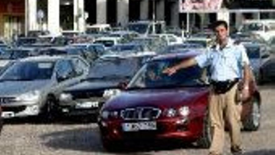 La asociación de desempleados abre un servicio de ´telelavado´ de coches