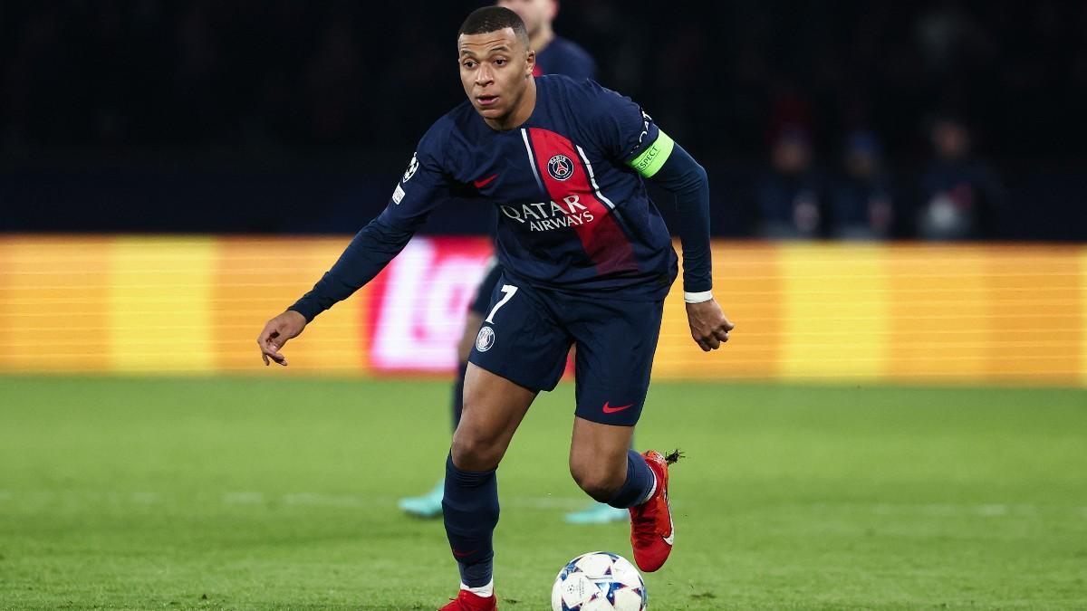 Mbappé en un partido con el PSG