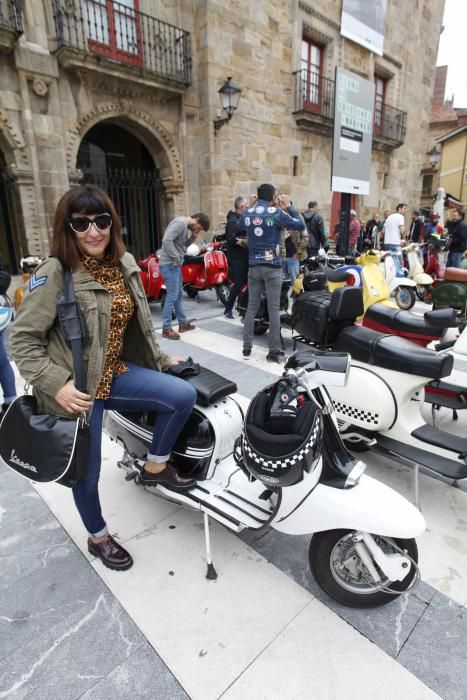 Concentración de Vespas y Lambretas en el Euroyeyé de Gijón