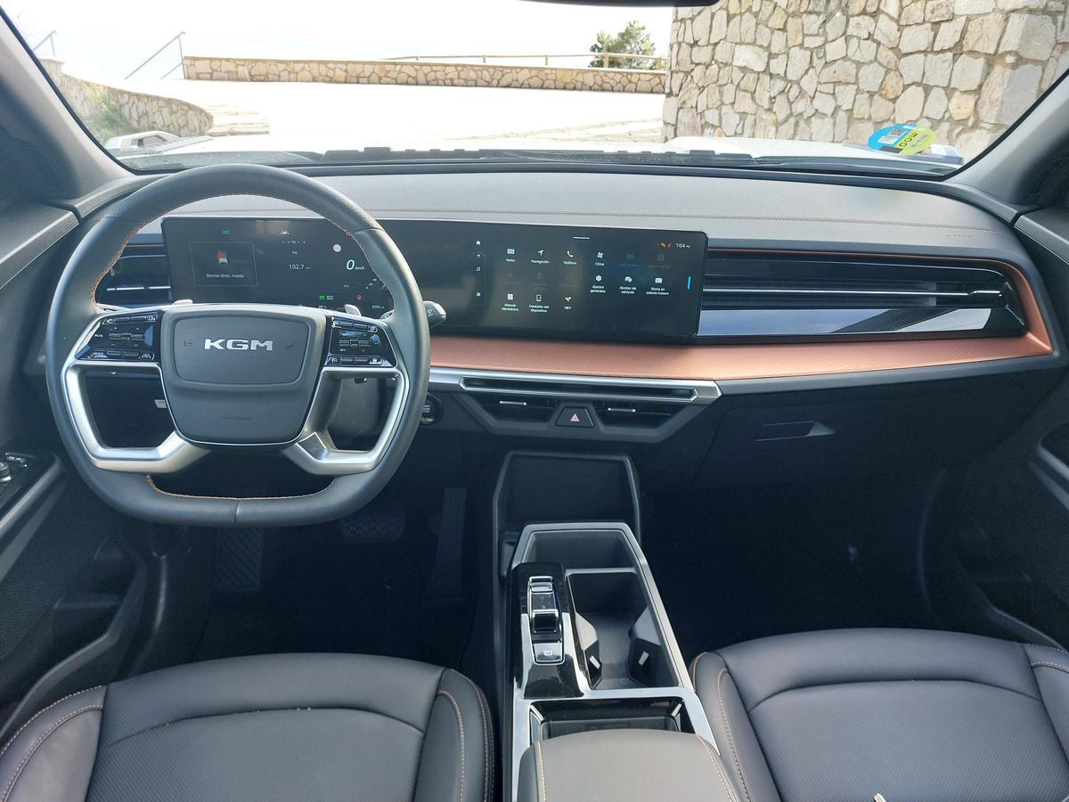 El interior del KGM Torres HEV