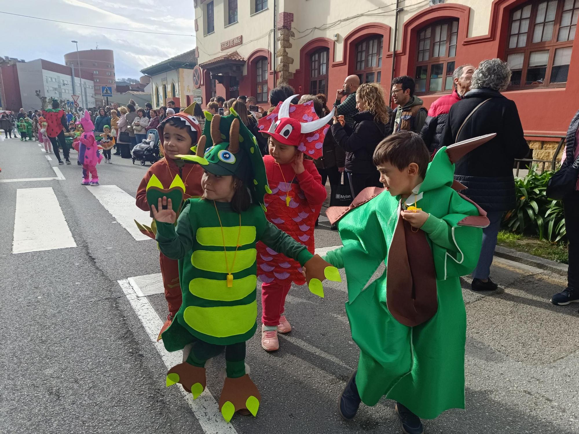 El colegio Peña Careses de Pola adelanta el Antroxu