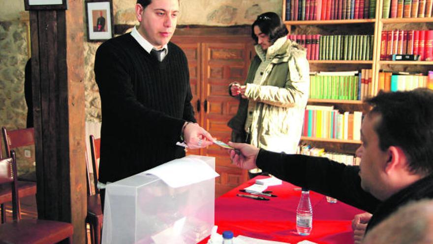 Enrique Calvo inicia un nuevo mandato al frente de la Cofradía del Carmen de San Isidoro