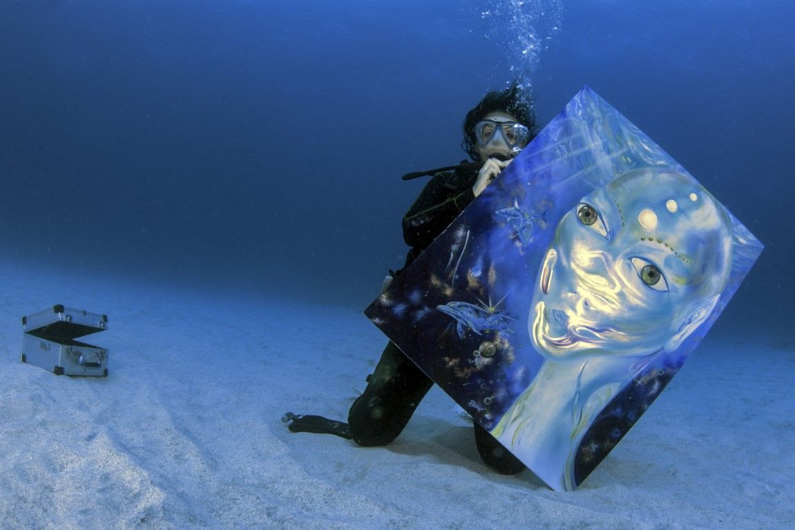 Ely Phenix, pintando bajo el mar en Canarias