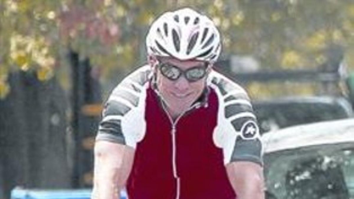 Dennis Quaid, en forma sobre la bici a los 60 años_MEDIA_1
