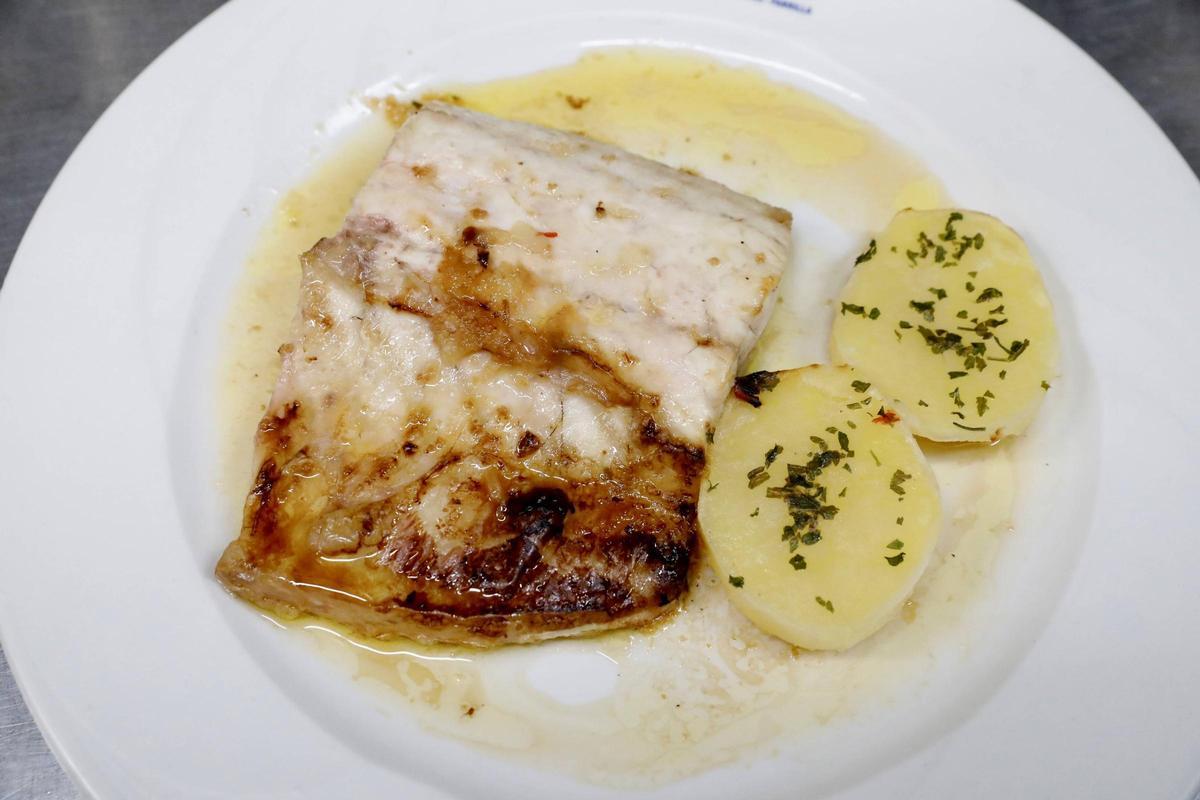 Langostinos, lubina y paletilla para la última Nochebuena en uno de los templos de la cocina en Asturias, que cierra