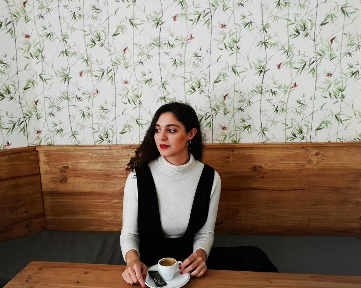 La poeta Dafne Benjumea, autora del poemario 'Sol'.