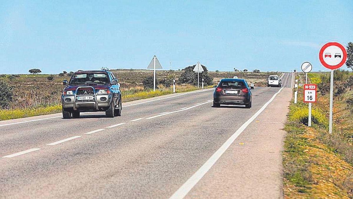 Una imagen de la carretera que une Cáceres con Badajoz.