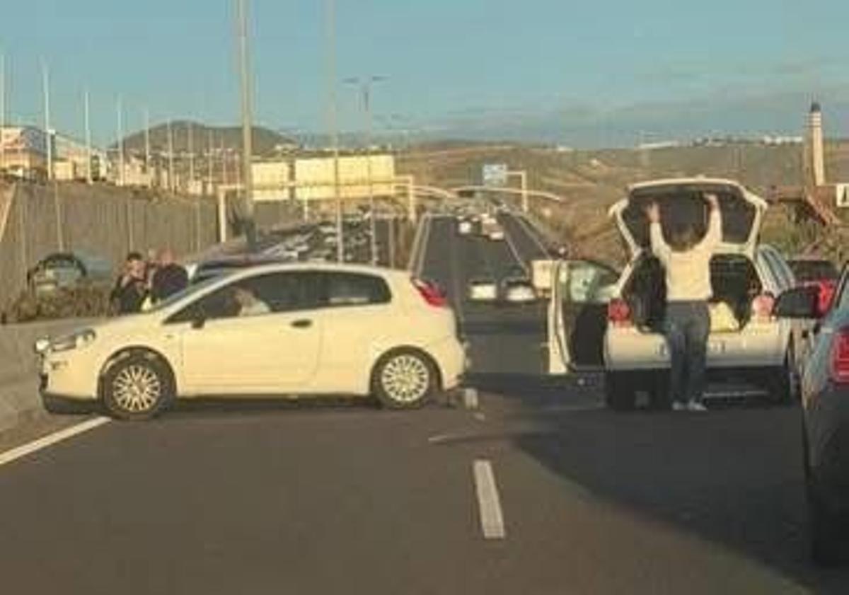 Retenciones tras una colisión múltiple en la GC-1 a la altura de Las Terrazas en sentido Las Palmas de Gran Canaria