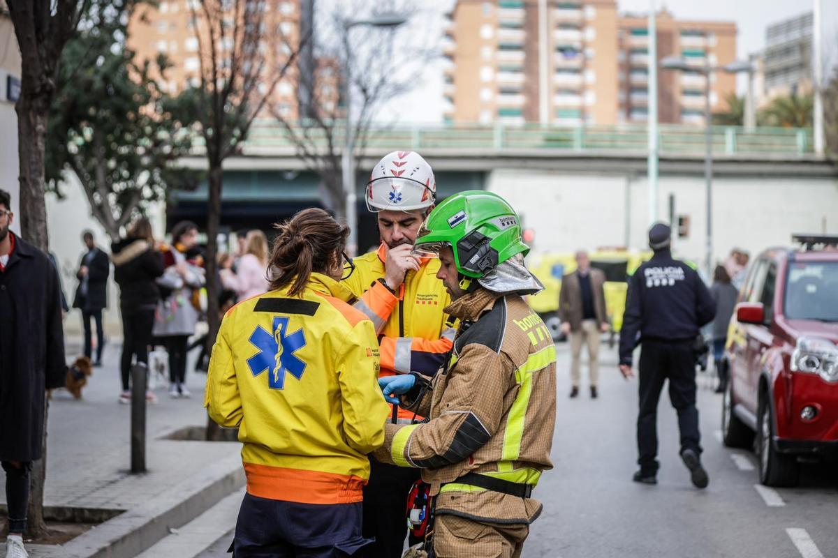 Un edificio de cinco plantas se derrumba en Badalona