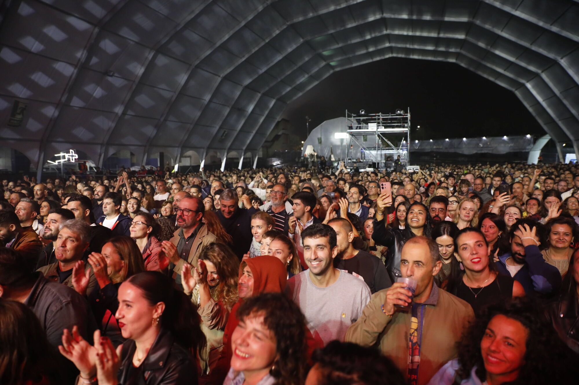 EN IMÁGENES: Concierto de Izal por las fiestas de San Mateo en Oviedo