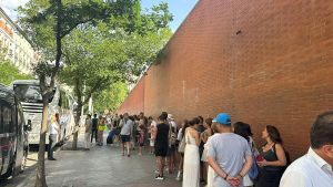 Caos en Atocha: largas colas en la estación y grandes retrasos en los trenes AVE