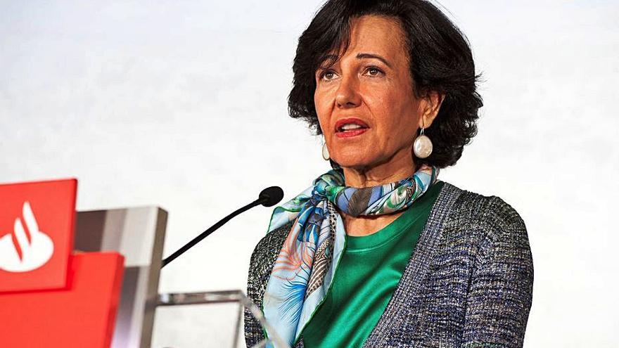 Ana Botín, presidenta del Santander, dando los resultados.