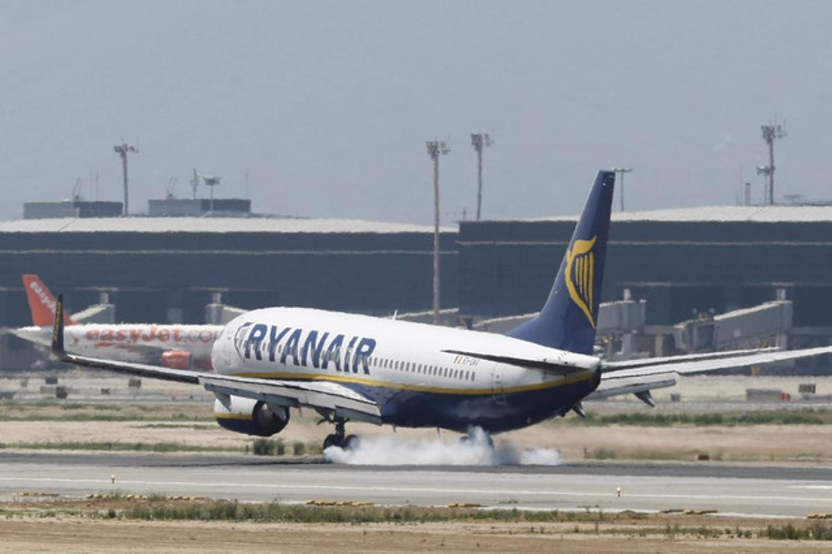 Un avió de Ryanair, a l’aeroport del Prat, el mes d’agost passat.
