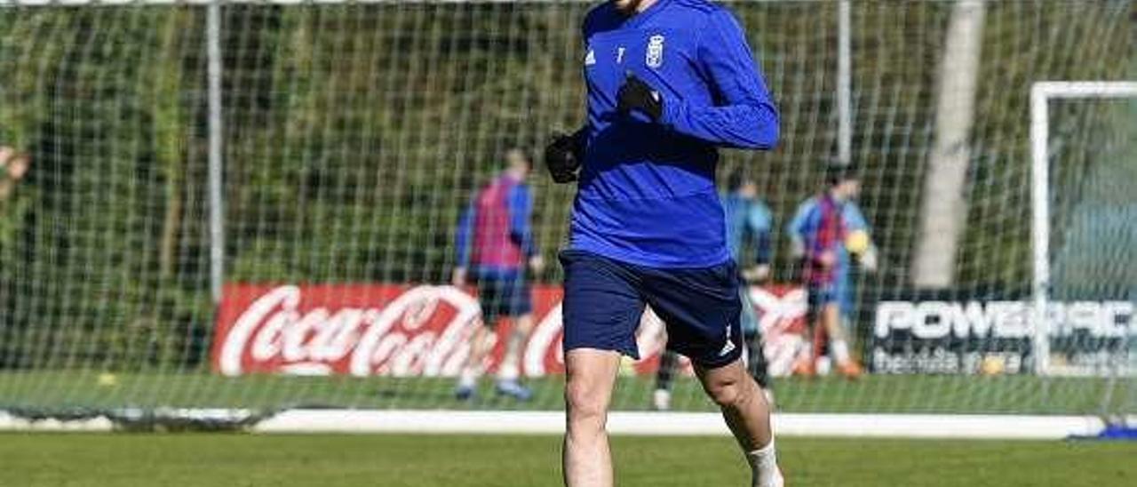 Omar Ramos, durante el entrenamiento de ayer en El Requexón.