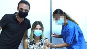 Enrique Ponce i Ana Soria, criticats per vacunar-se tard contra la Covid
