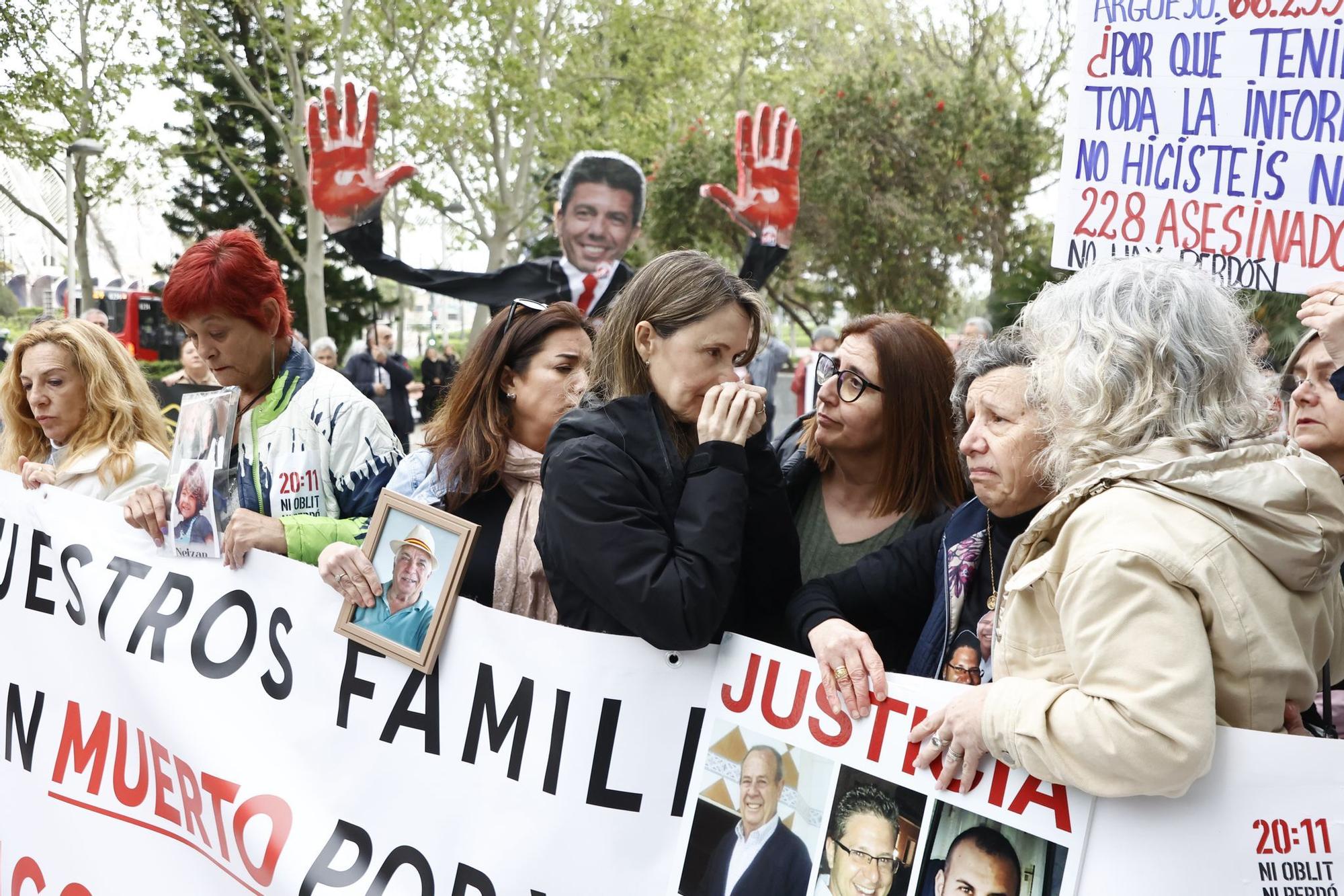 La llegada de la exconsellera Pradas y Argüeso para declarar como imputados por la gestión de la dana