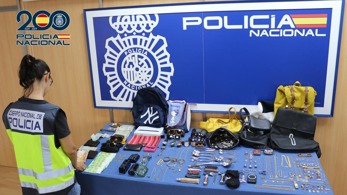 Efectos recuperados por la Policía Nacional tras el operativo.