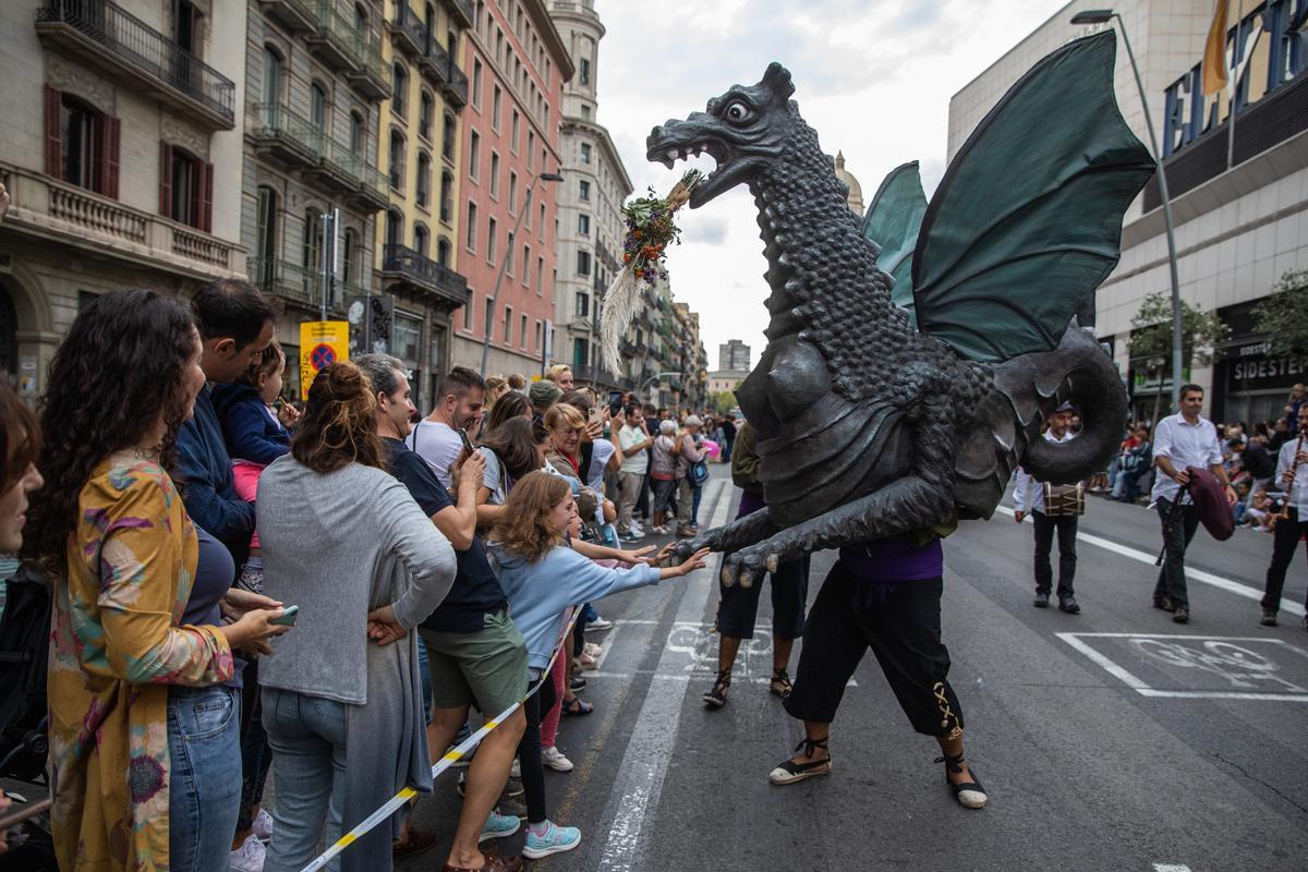 Ambiente en la cabalgata de las fiestas de la Mercè.