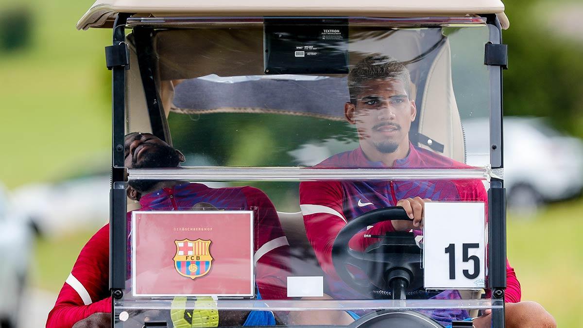 Umtiti, de camino al entrenamiento