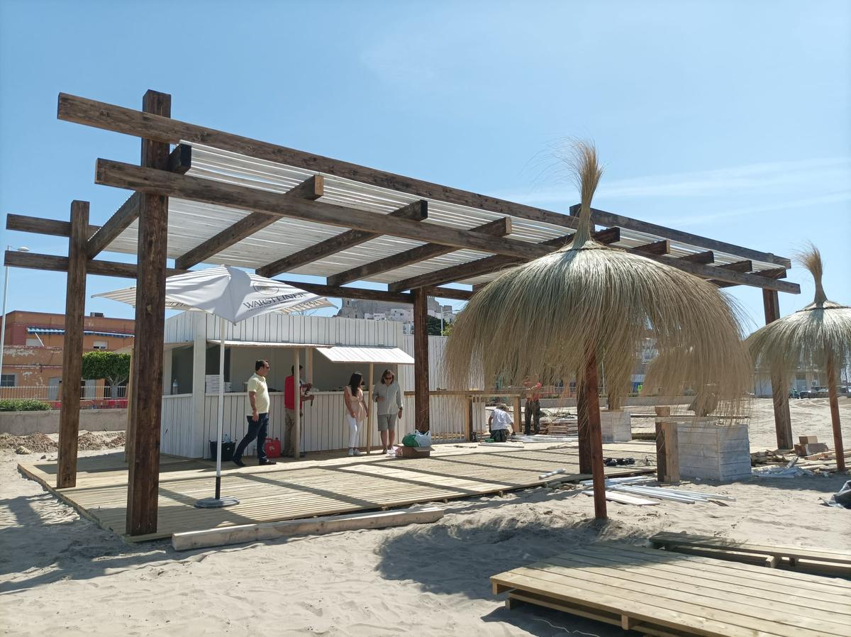 El chiringuito de la playa Sur será el primero en abrir, a principios de junio.