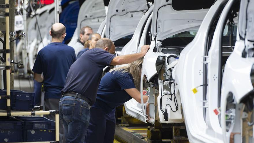 Trabajadores de la planta automovilística de Stellantis en Figueruelas. | JAIME GALINDO