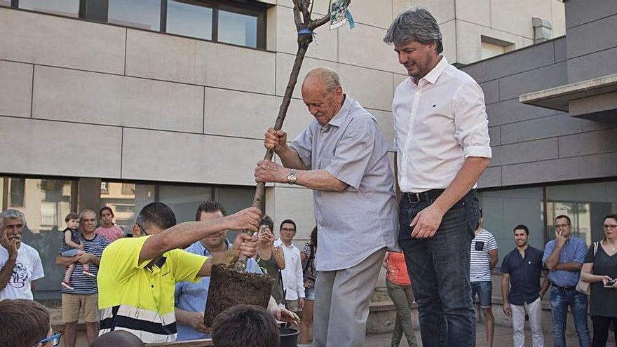 Moià homenatja les víctimes de la Covid amb la Festa de l&#039;Arbre Fruiter