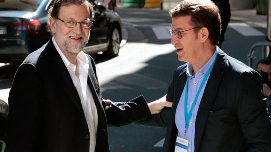 Rajoy, con Feijóo en Pontevedra, el pasado mes de marzo. // Efe