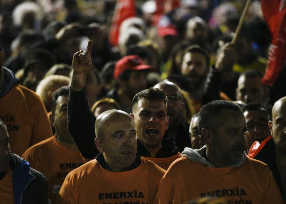 Multitudinaria marcha de "Alcoa no se cierra" en Avilés