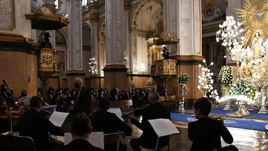 Las ‘fadrines’ de la Purísima de Vila-real viven con fervor su fiesta principal