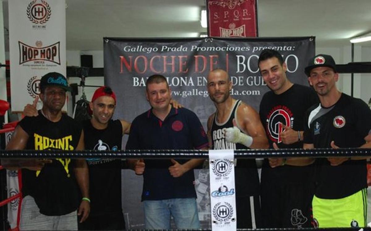 Juli Giner e Isaac Real 'Chaca', junto a parte de su equipo