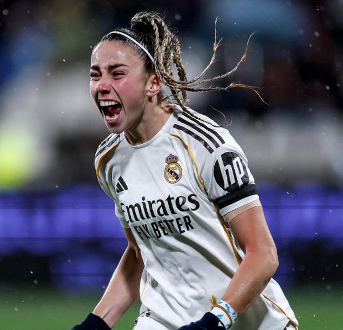 Athenea del Castillo tras marcar el primer gol