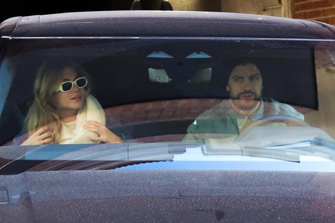 Clara Chía y Gerard Piqué en coche