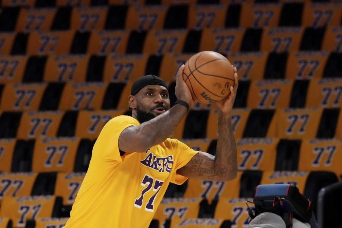 El gesto de LeBron en el debut de Doncic que da la vuelta al mundo