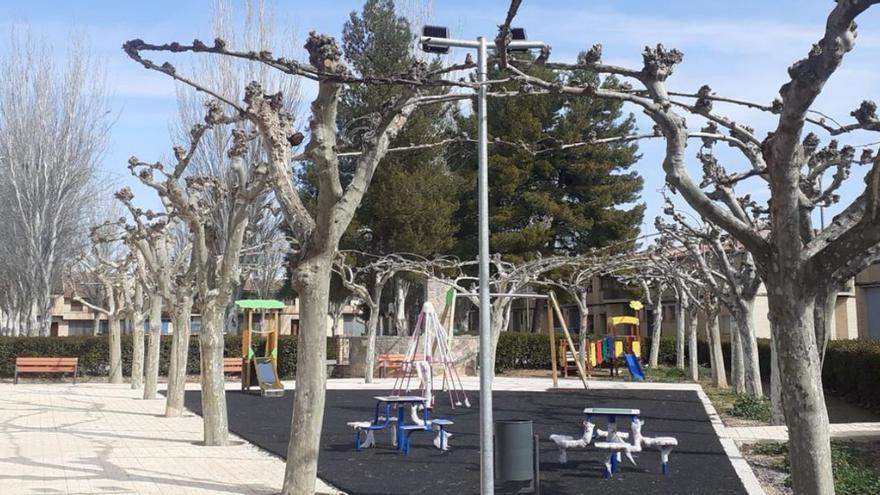 El Ayuntamiento de Calatorao finalizará en los próximos días la reforma del parque infantil del barrio del Pilar. | SERVICIO ESPECIAL