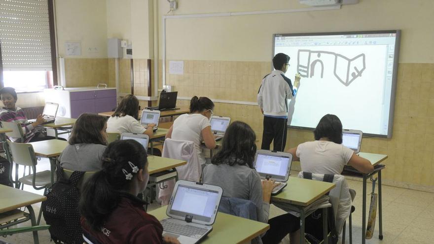 La futura ley de educación digital de Galicia abre la puerta a «chatbots» para atender dudas de alumnos fuera de clase