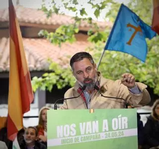 Abascal acusa en Gijón al PSOE y al PP de "no tener dignidad" en Europa: "Votan siempre juntos"