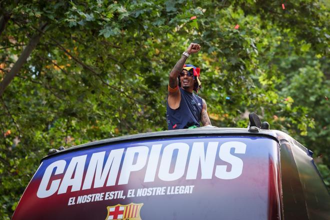 ¡De locos! Las mejores imágenes de una ciudad entregada al Barça