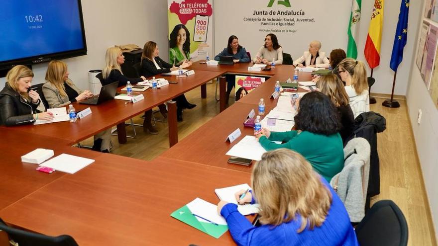 Andalucía refuerza la lucha contra la violencia de género durante el verano