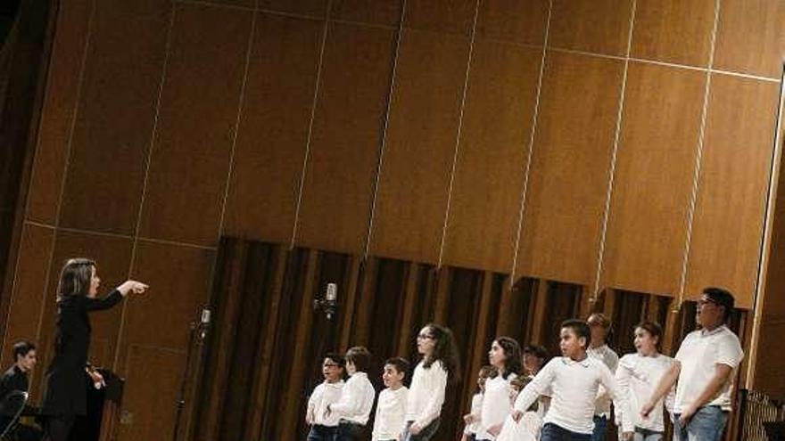 Los niños cantan a la Navidad