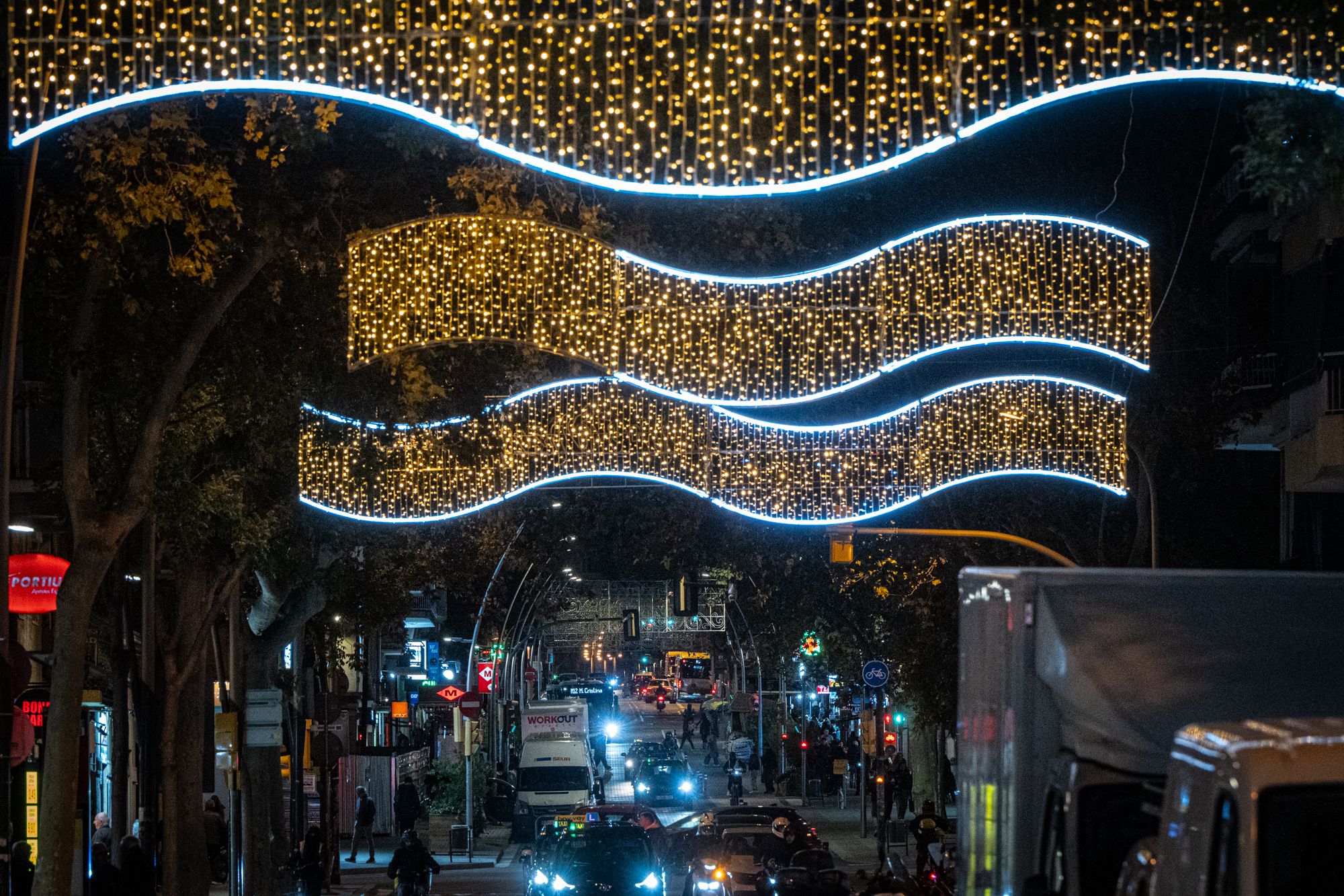 La Navidad 'llega' desacompasada: las luces se encienden con una semana de diferencia en ciudades del área de Barcelona