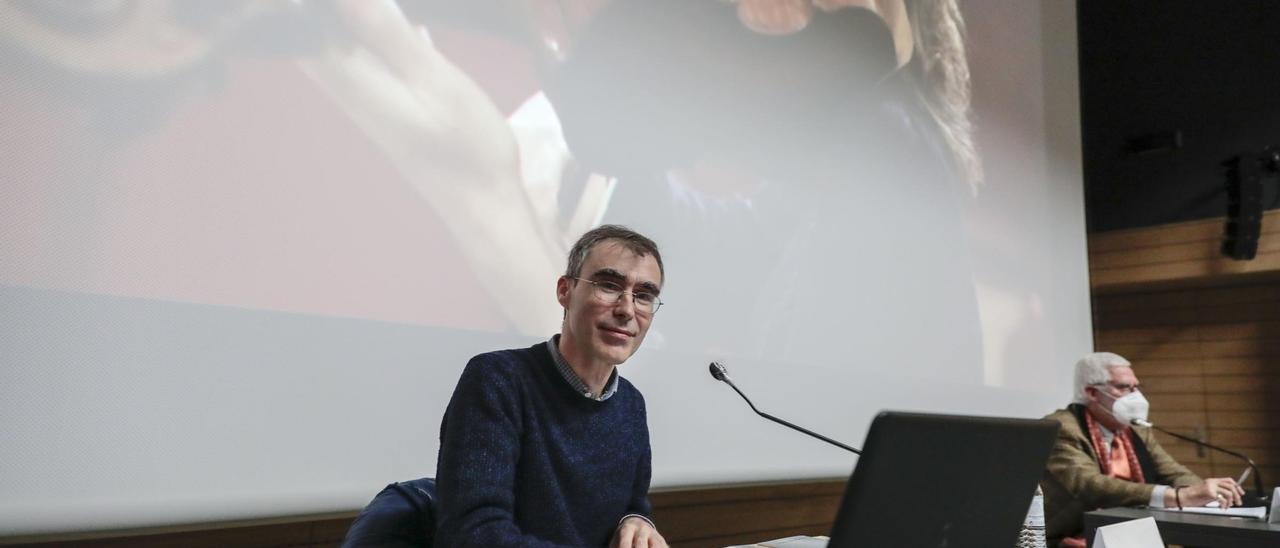 Javier Almuzara, ayer, en la Escuela de Comercio.