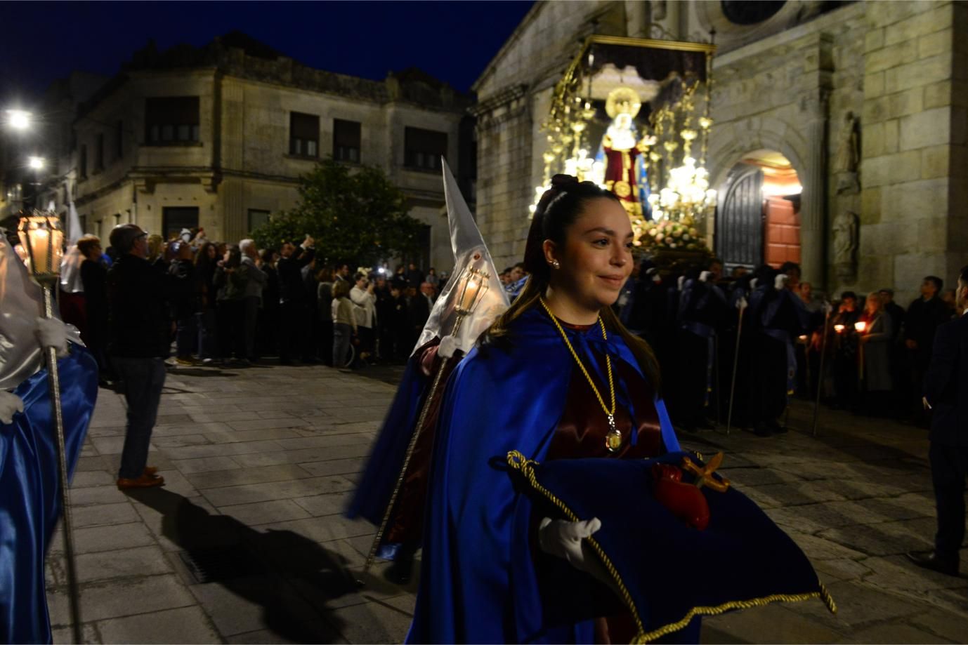 Cangas sintió el calor de la Virgen de los Dolores