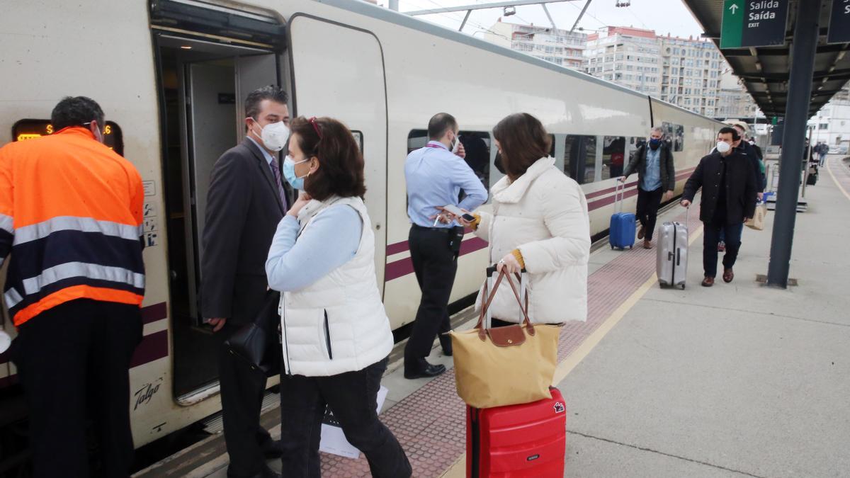 Llegada a Vigo de un tren procedente de Madrid