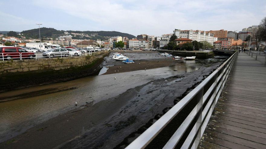 Canal que se forma en la desembocadura del Lérez en un momento de bajamar. | |