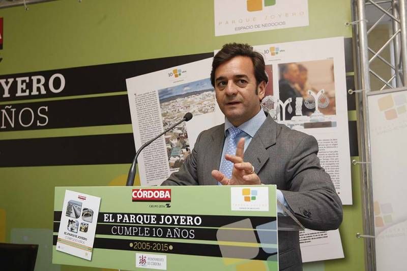 Diario Córdoba presenta la revista del décimo aniversario del Parque Joyero.