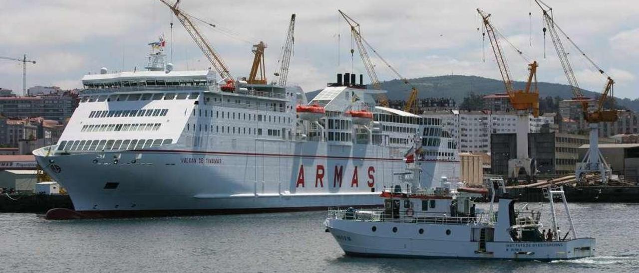 El &quot;Volcán de Tinamar&quot;, el último ferri (2011) construido por Barreras para la naviera canaria Armas. // FdV